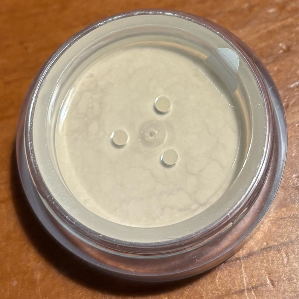 Laura Mercier Translucent Setting Powder - Picture 5 of 9